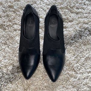 Simply Vera bootie heels. Black. Women size 6